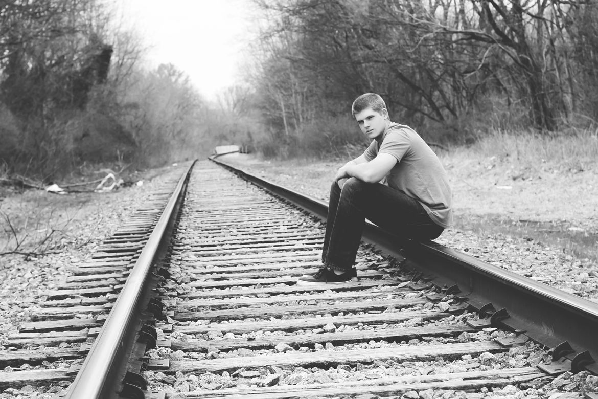 Displaying 17&gt; Images For - Railroad Tracks Senior Photography